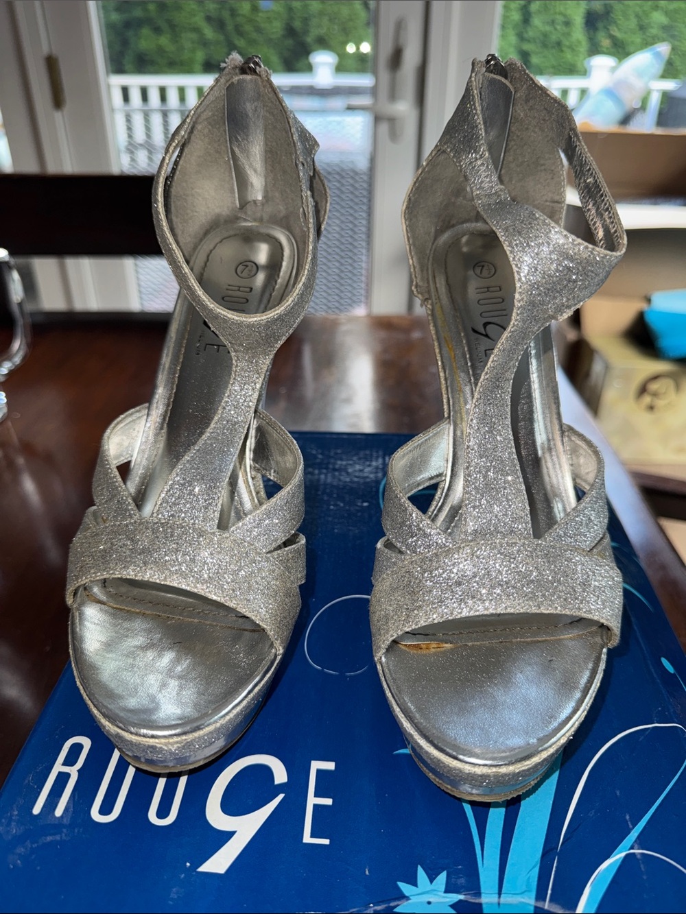 Rouge Silver Glitter 4.5” Heels Sz 7.5 dressy party shoes